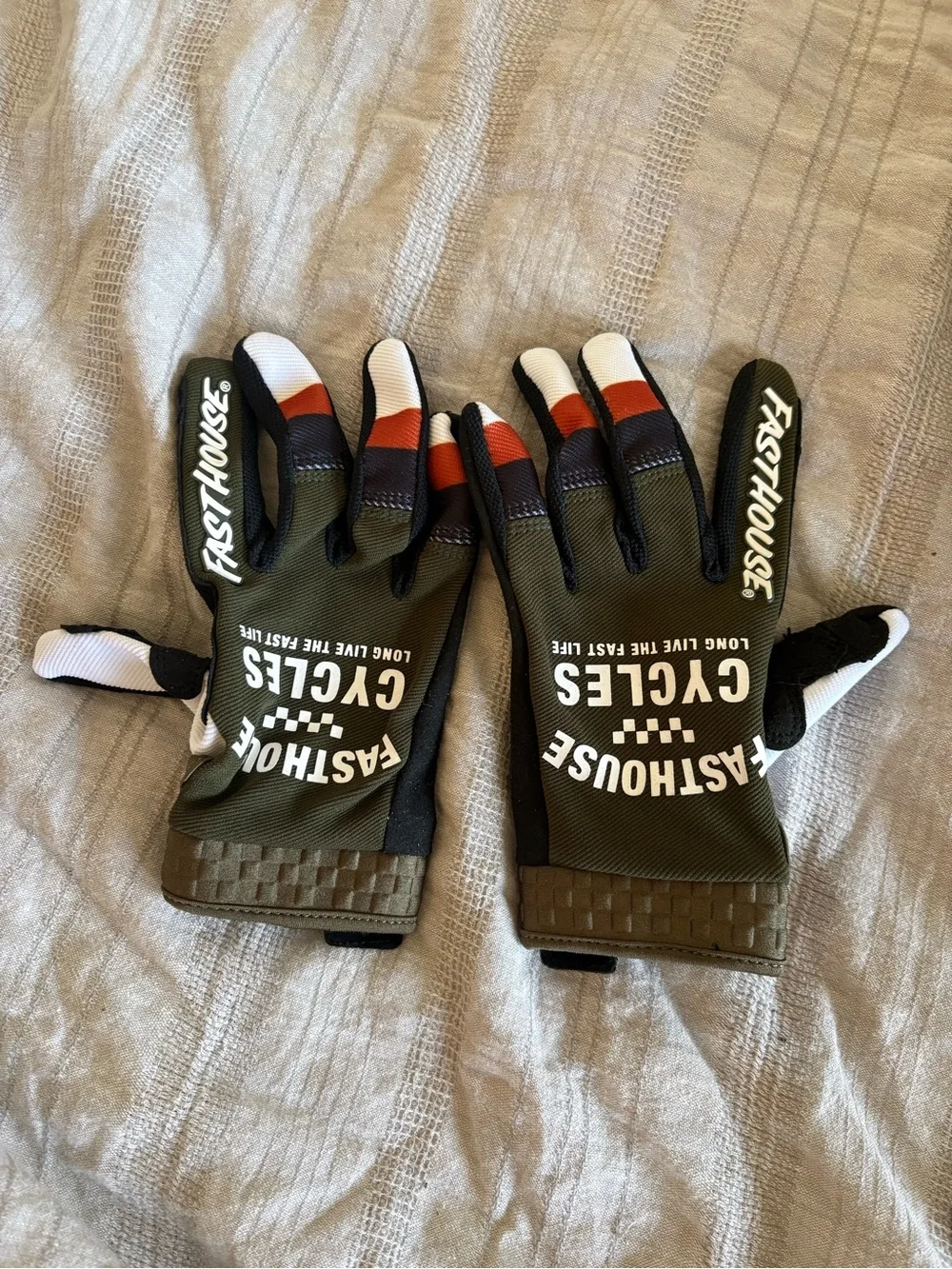 Men’s Fasthouse MTB gloves - Picture 1 of 3